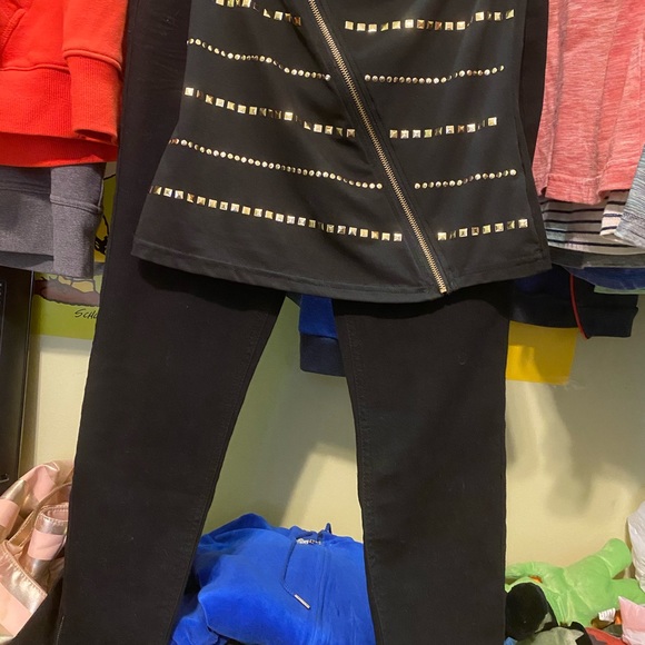 All black!! 3 shirts 1 jean pair. - Picture 4 of 4